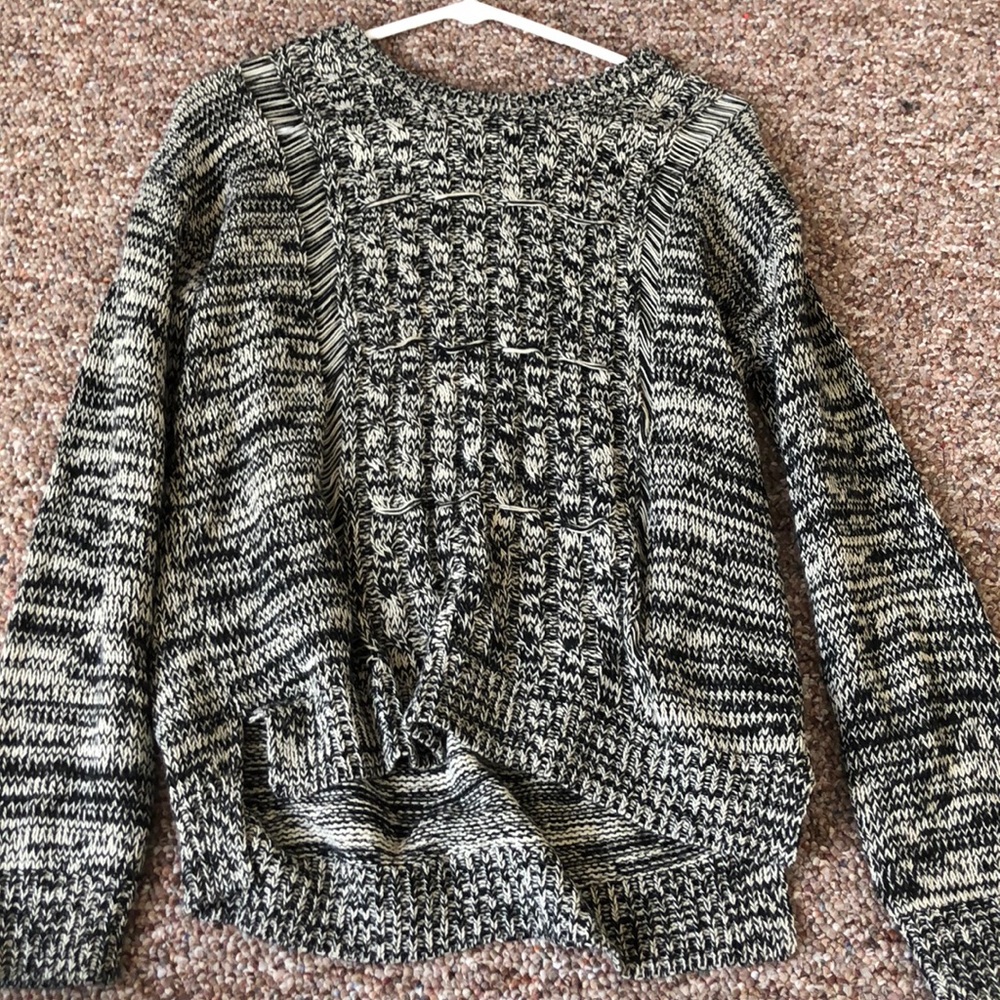 Black and white forever 21 sweater